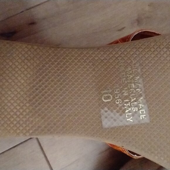 A. Giannetti made in Italy Orange Thongs on Wedges Sandals - Picture 5 of 5